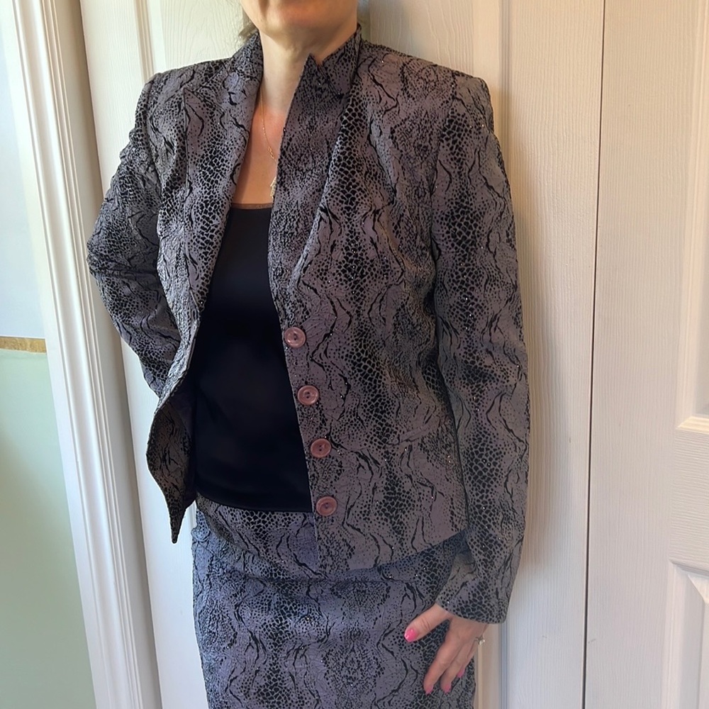 Alberto Makali, Jacket Blazer/ Skirt suit set animal print details, made in USA